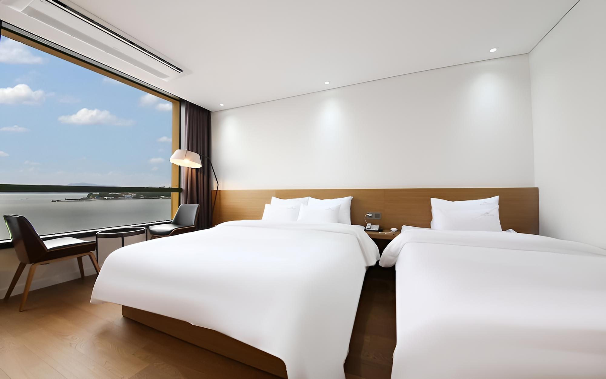 Room (Deluxe Twin (Free Netflix cable car d) - Photo 9