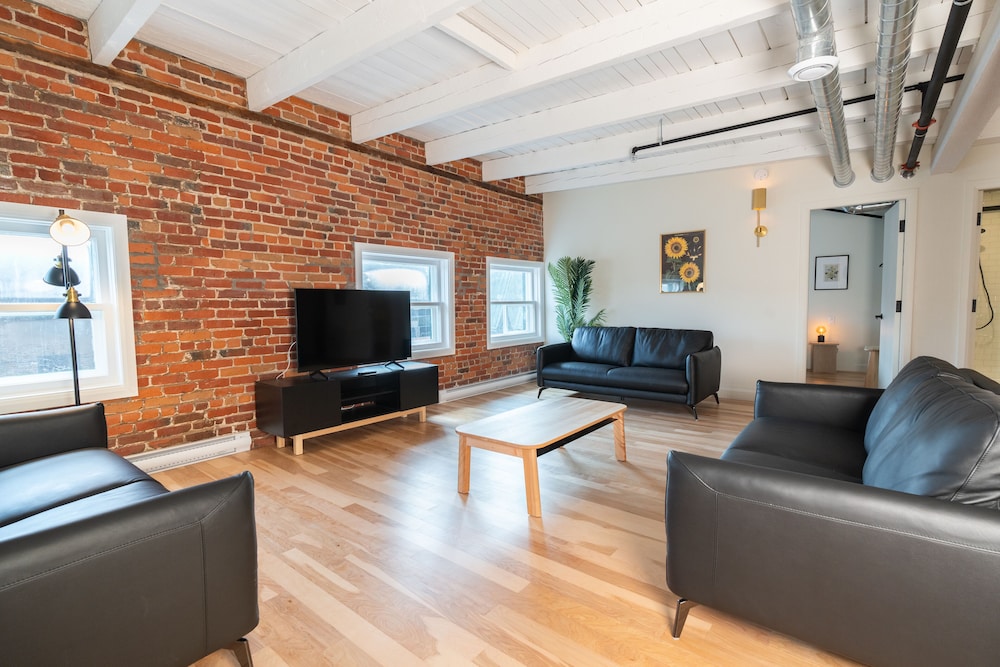 BA502 - Barricade Penthouse photo 1