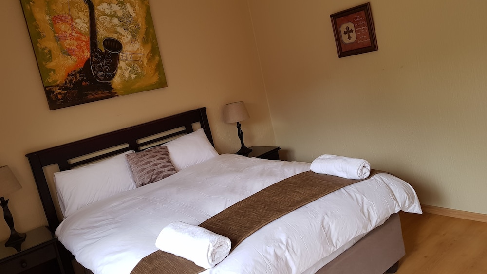 Deluxe Suite, 1 Queen Bed