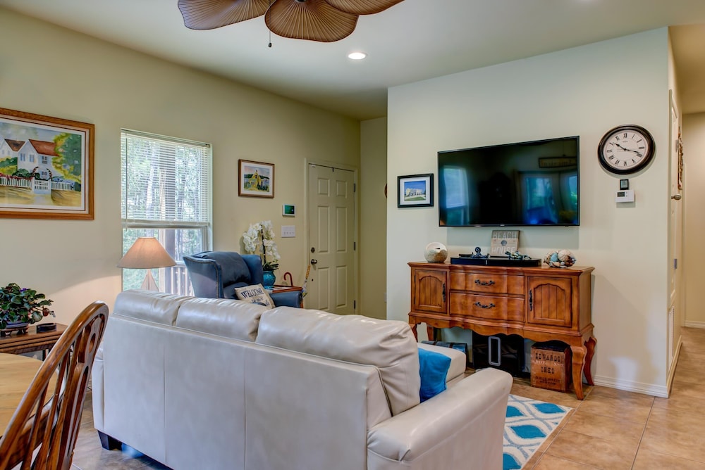 House, Multiple Beds (La Retraite - 806 Itasca)