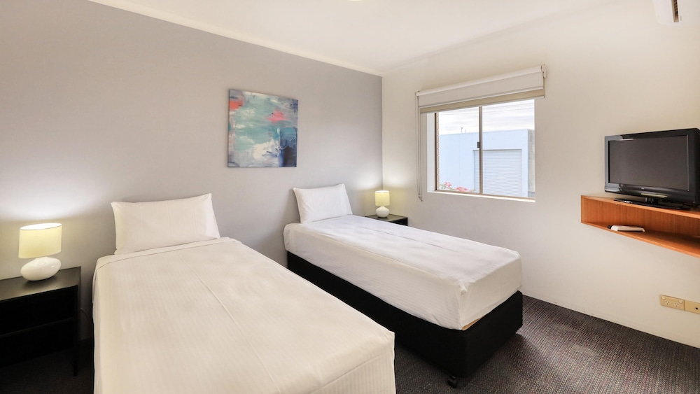 Family Room, Multiple Beds, Non Smoking - Photo 2