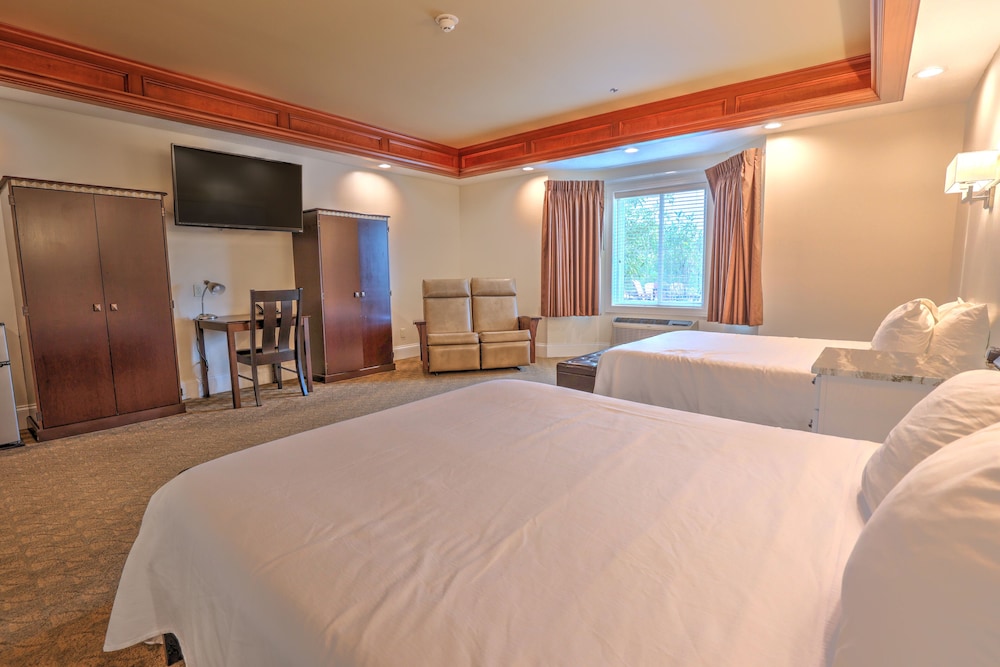 Standard Suite, 2 Queen Beds