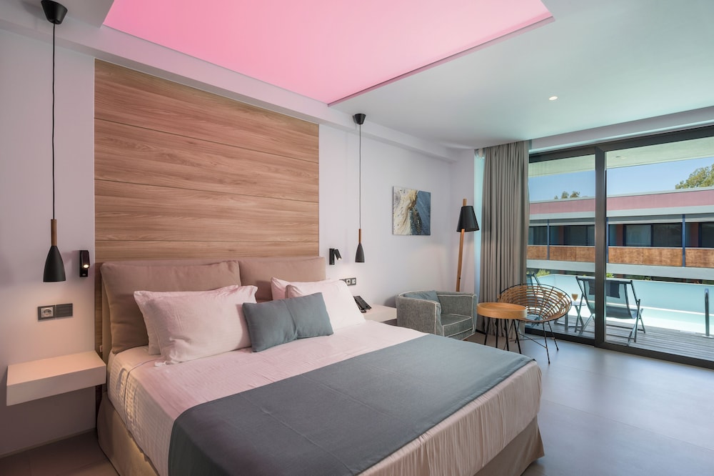 Double Room, Private Pool - Photo 9