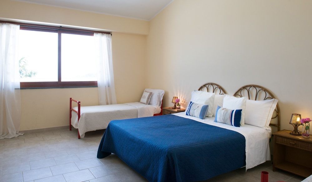 Quadruple Room, Partial Sea View photo 3