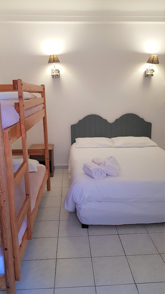 Quadruple Room (Cour) - Photo 1