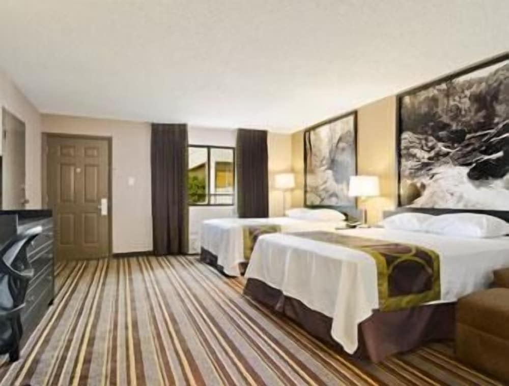 Standard Room, 2 Queen Beds - Photo 2