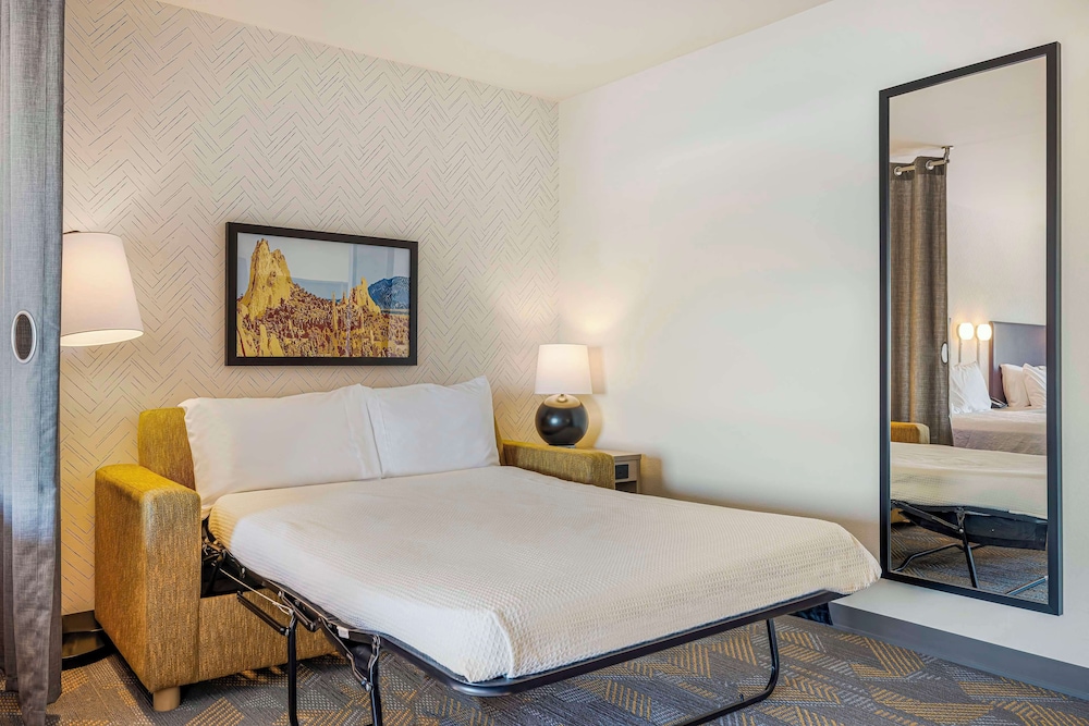 Room, 1 King Bed, Accessible, Mountain View (Roll-In Shower)