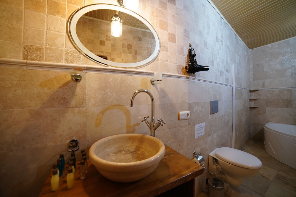 Deluxe Quadruple Room, Jetted Tub (Wooden) - Photo 5