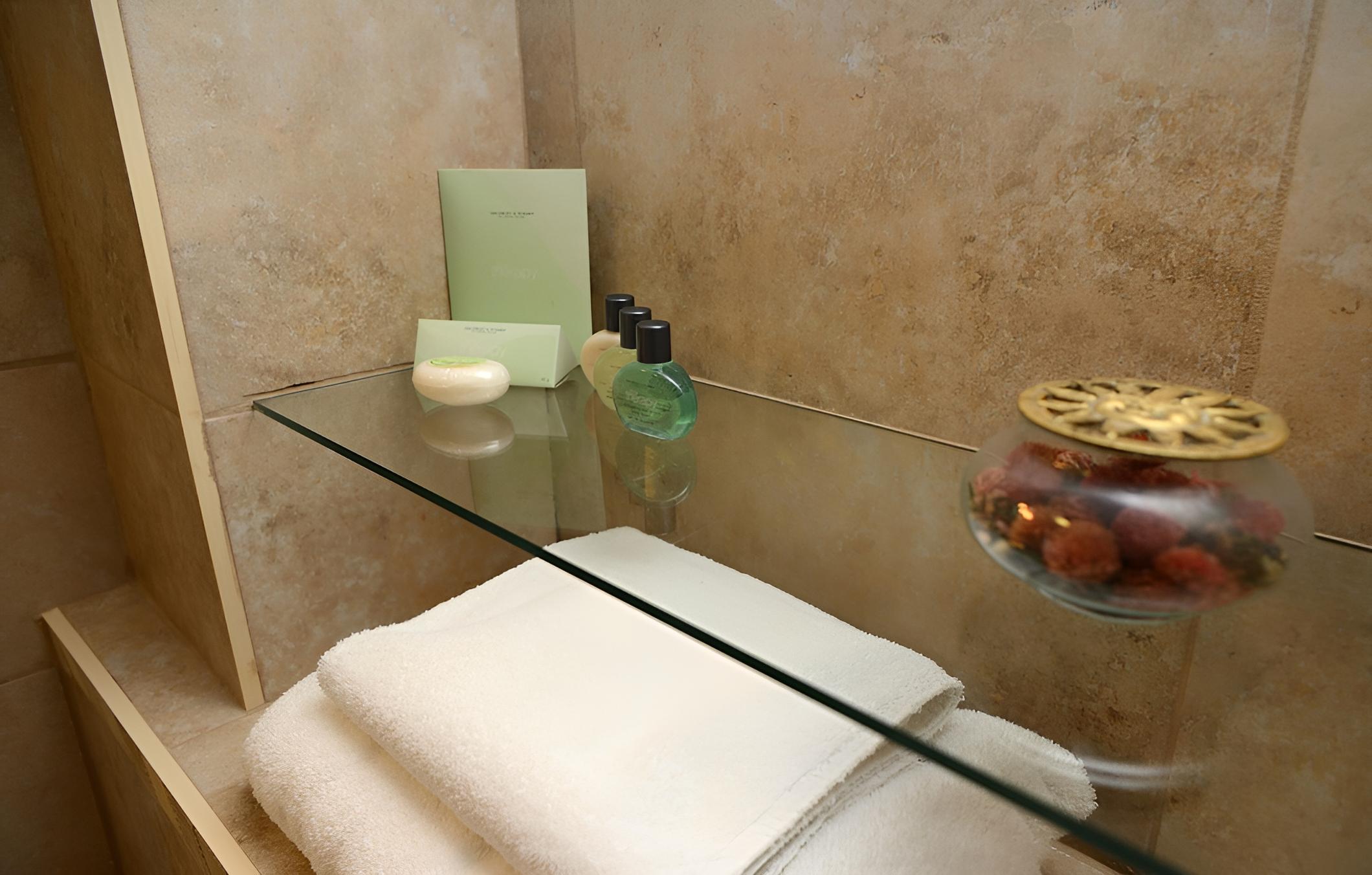 Double Room (Large) photo 1