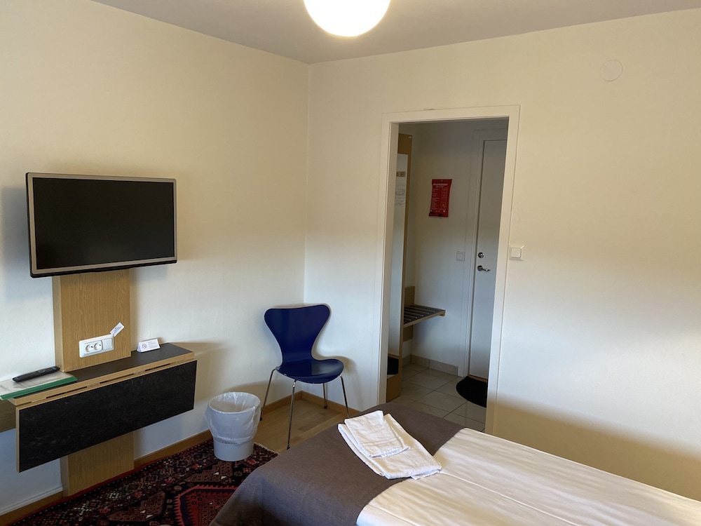 Twin Room (Private WC, Shared shower) photo 3