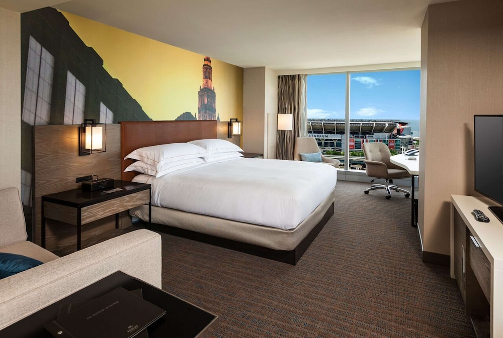 Deluxe Suite, 1 King Bed, Accessible (Chairman Suite, Hearing Access) photo 2