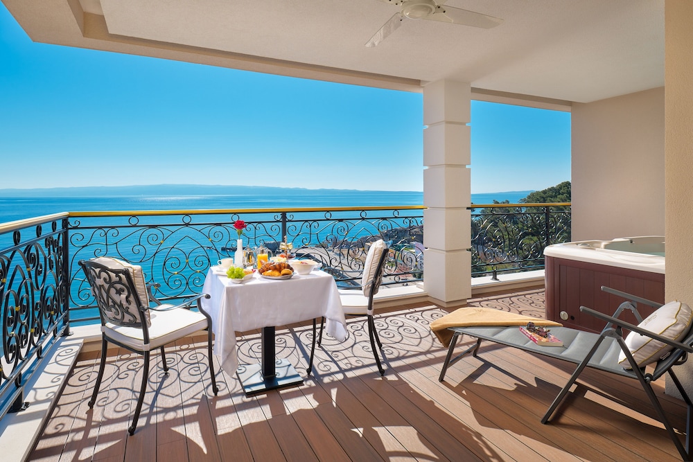 Luxury suite (Sea front, Balcony, Jacuzzi) - Photo 7