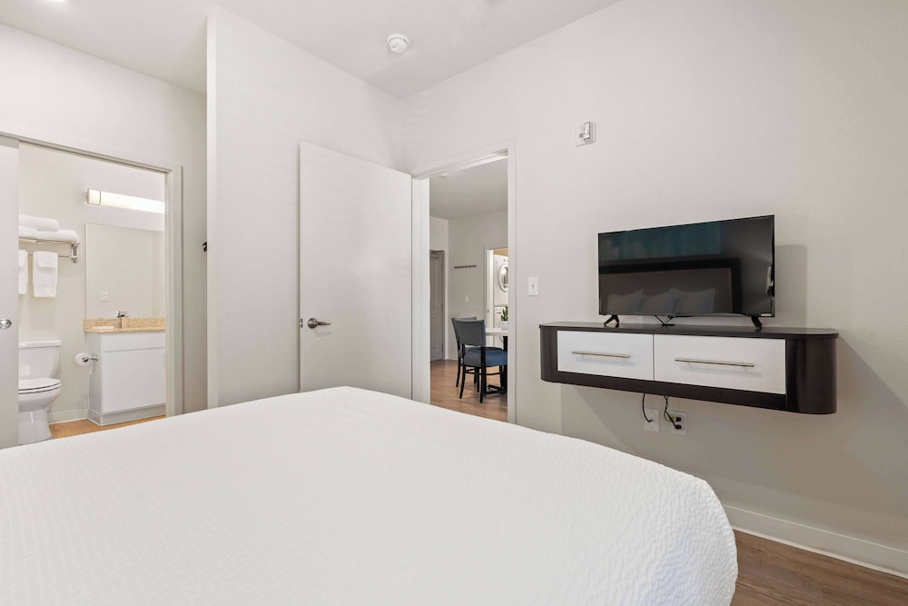 Suite, 2 Bedrooms, Accessible (Hearing) - Photo 1
