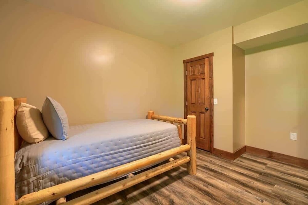 Cabin, Multiple Beds, Hot Tub (Tranquil Heights) photo 1