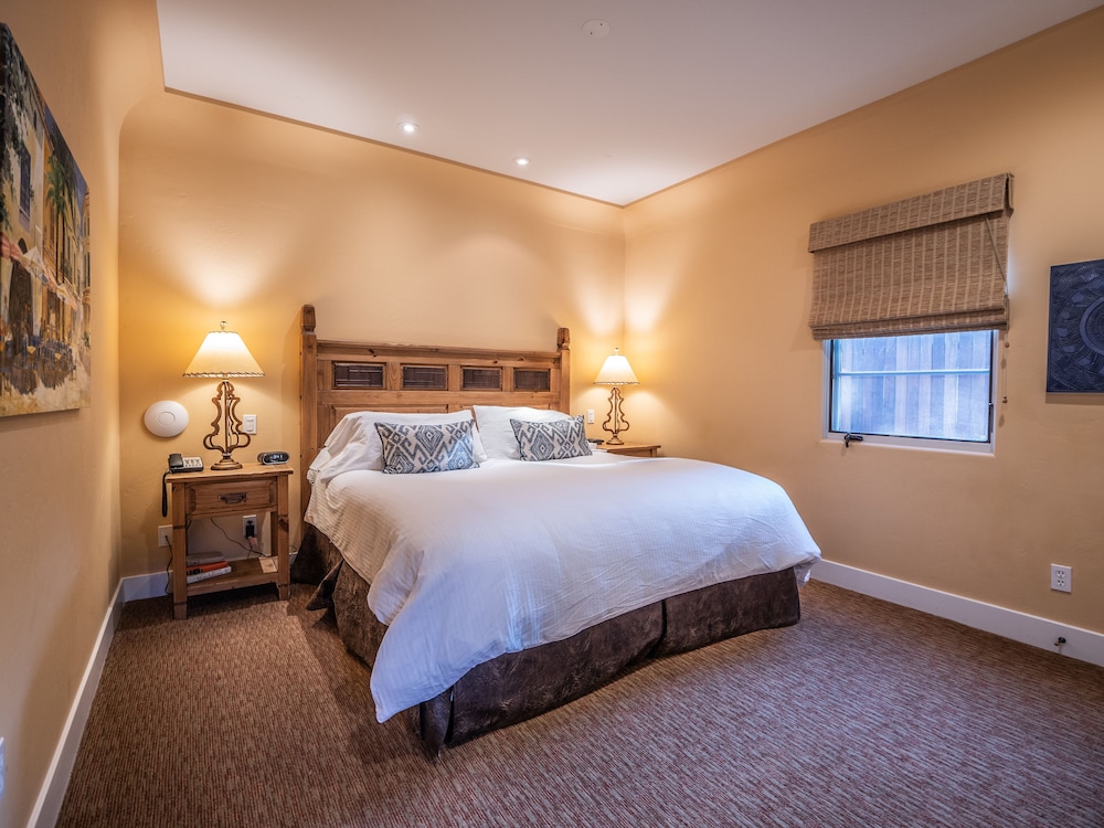 Luxury Villa, 1 King Bed photo 2
