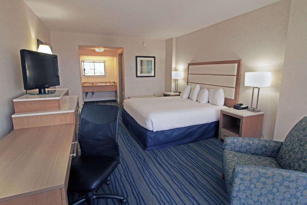 Room, 1 King Bed, Oceanfront - Photo 5