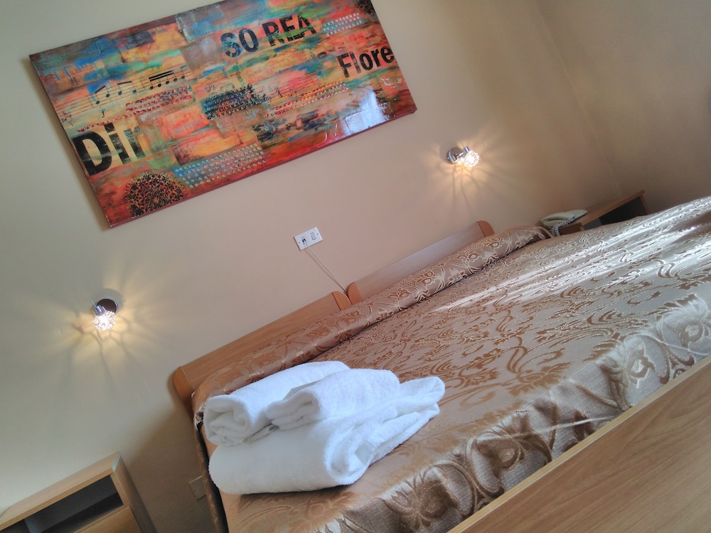 Double Room - Photo 4