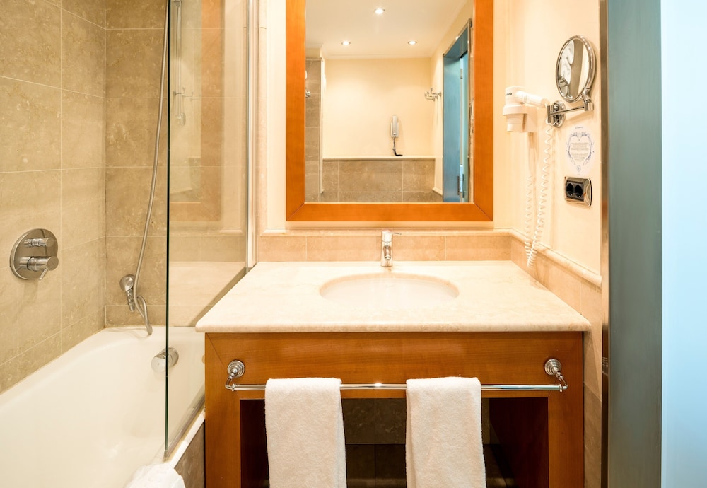 Double Room - Photo 8
