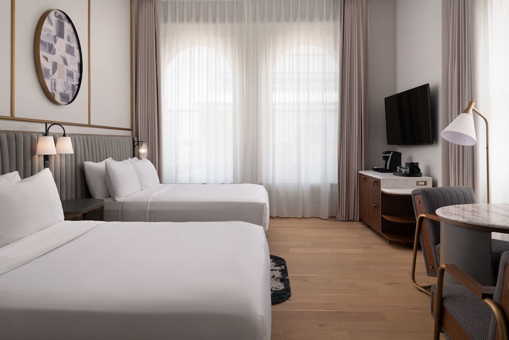 Room, 2 Queen Beds - Photo 3