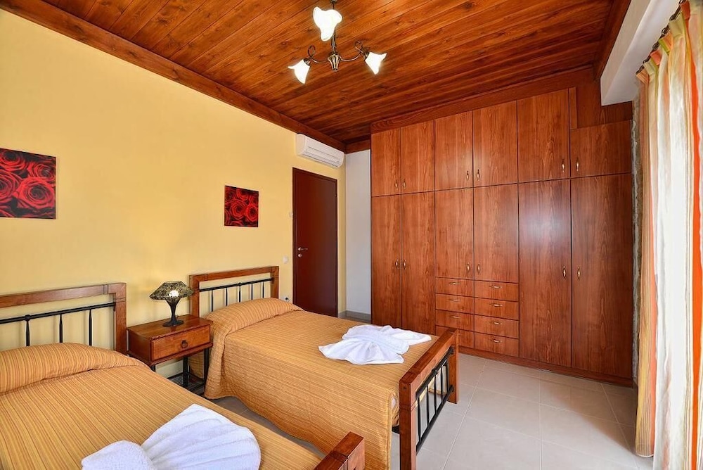 Villa (Artemis) photo 1