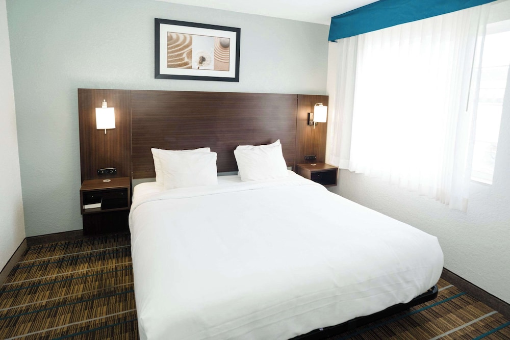 Suite, Multiple Beds, Accessible, Non Smoking - Photo 1