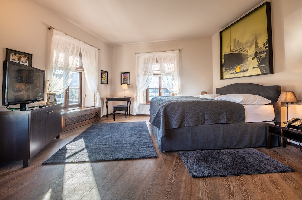 Titanic apartment photo 1