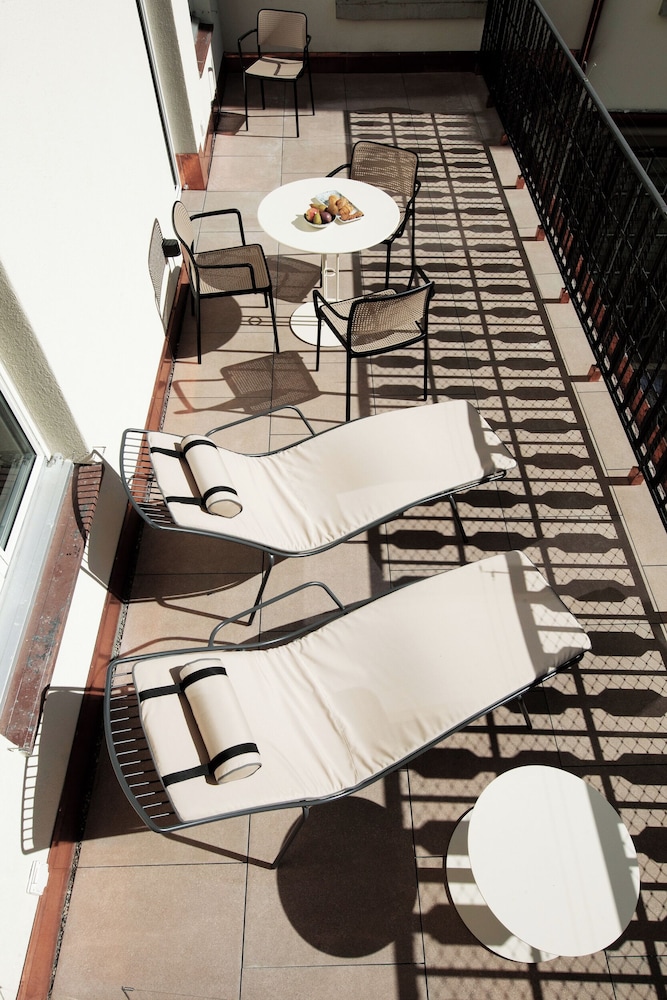 Suite - Photo 7
