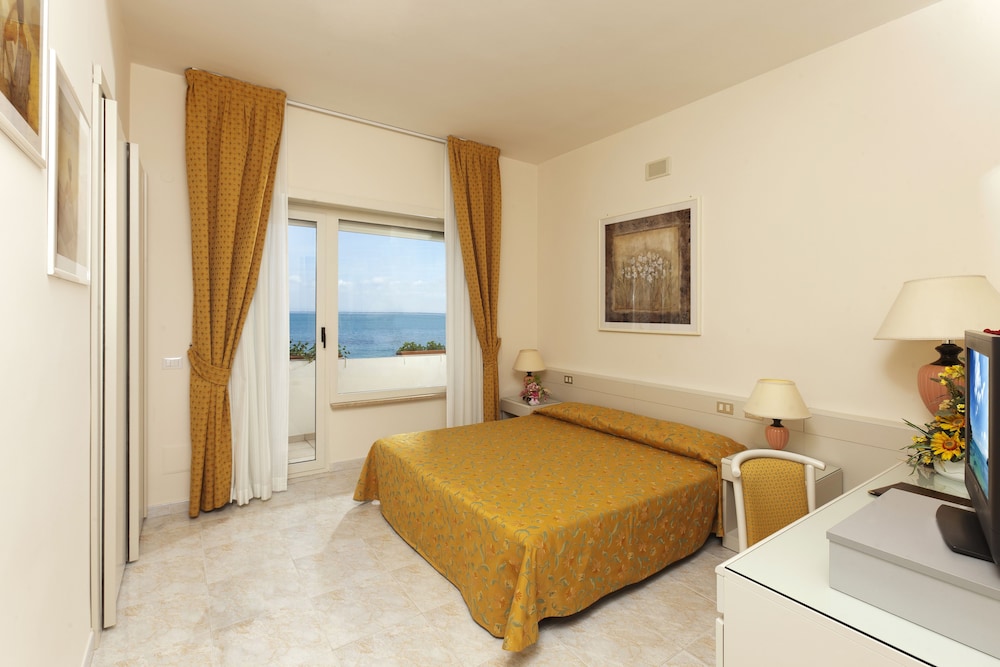 Deluxe Double Room, Sea View photo 1