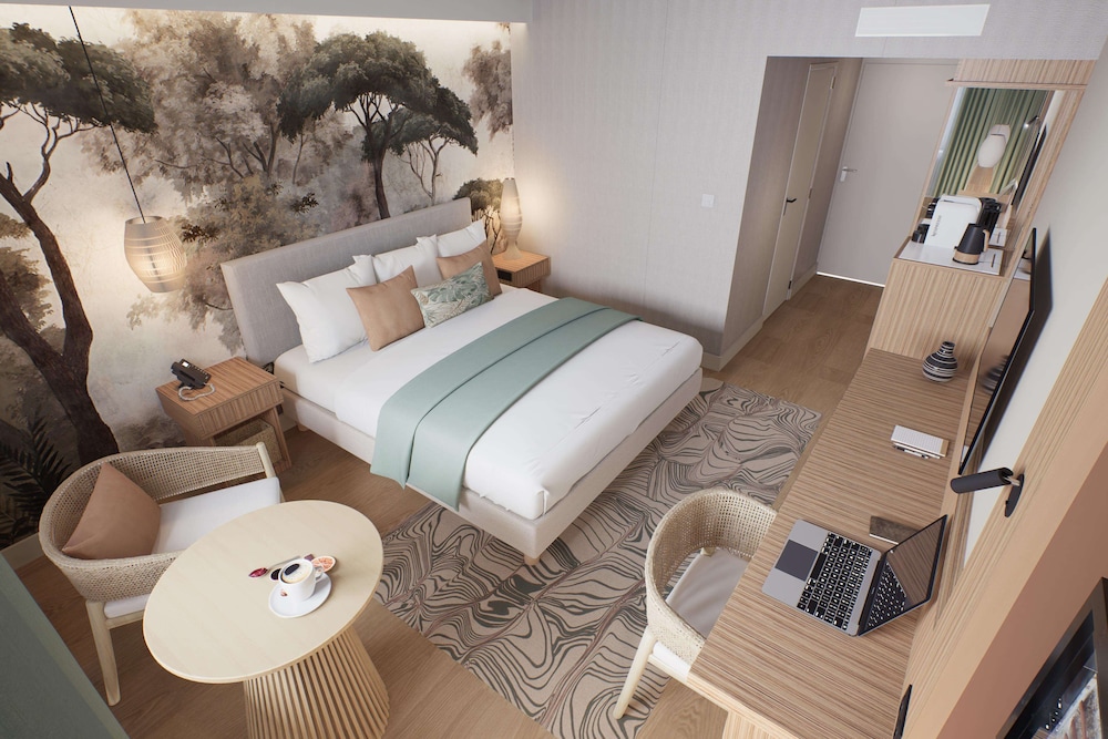 Deluxe Room, 1 King Bed, Non Smoking - Photo 4