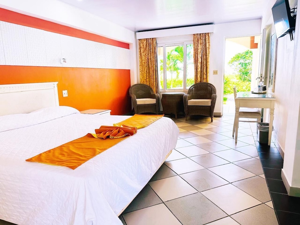 Ocean Front, 1 King Bed with Balcony photo 1