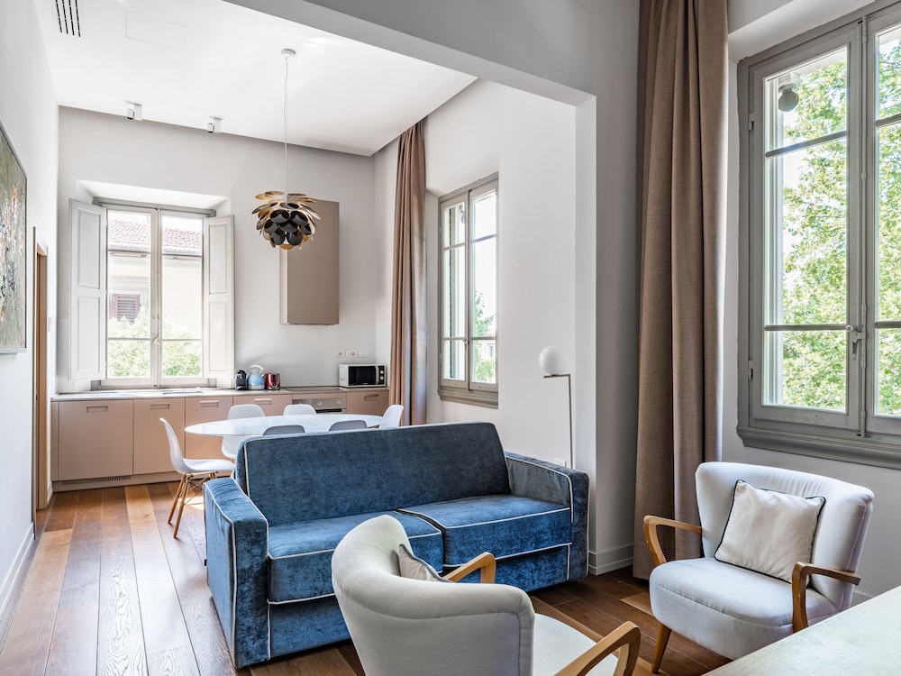 Large 2 Bedroom Apartment with Sofa Bed