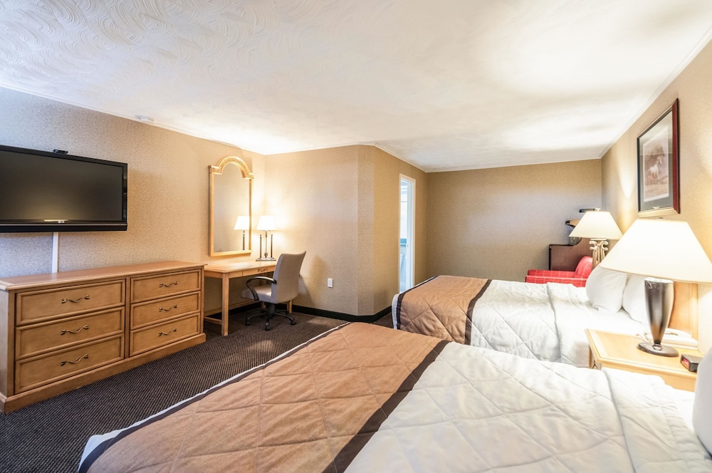 Standard Room, 2 Queen Beds, Smoking photo 2