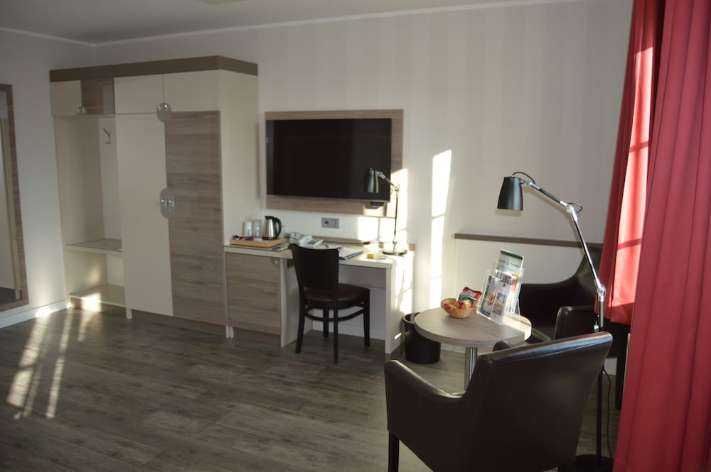 Comfort Room, 1 King Bed (Comfort Plus) thumbnail 5