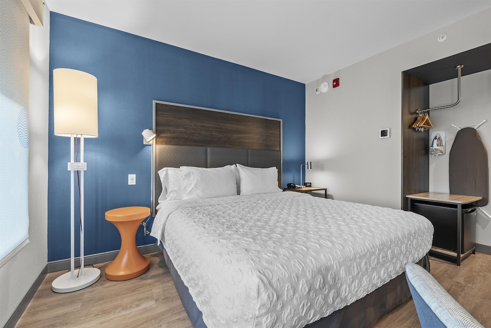 Room, 1 King Bed, Accessible (Hearing)