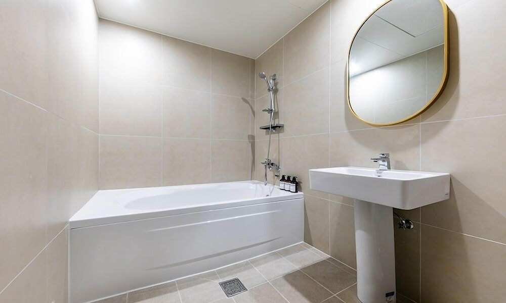 Deluxe Room - Photo 10