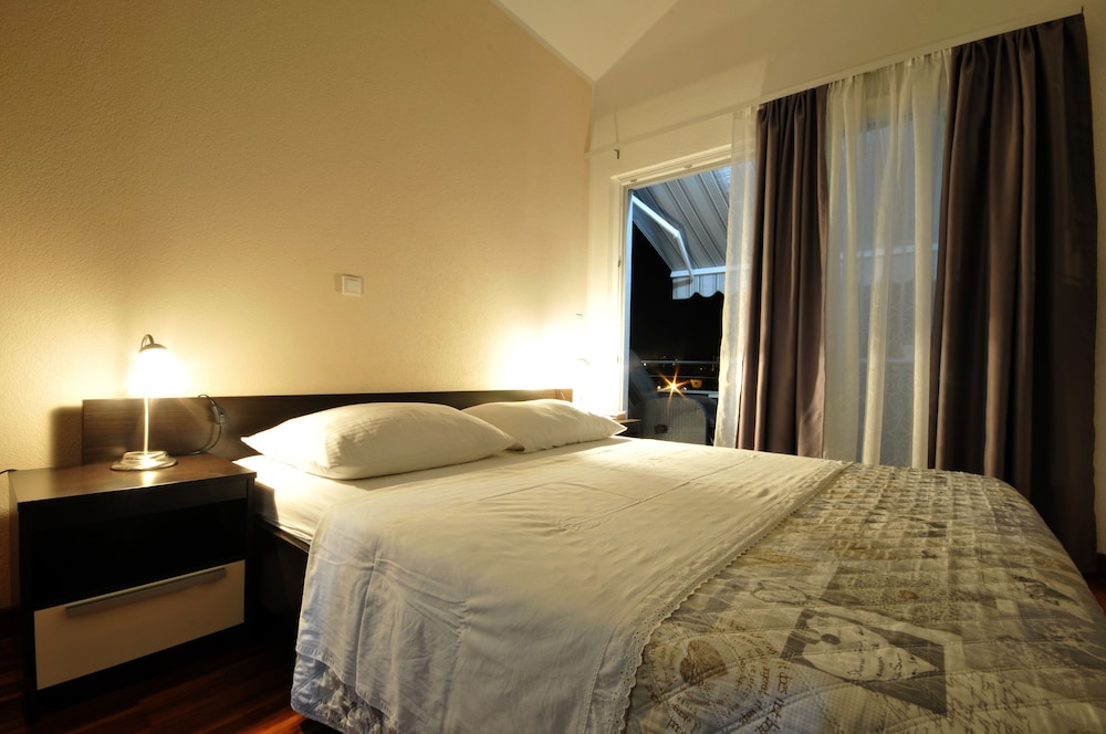 Double Room, Balcony - Photo 8