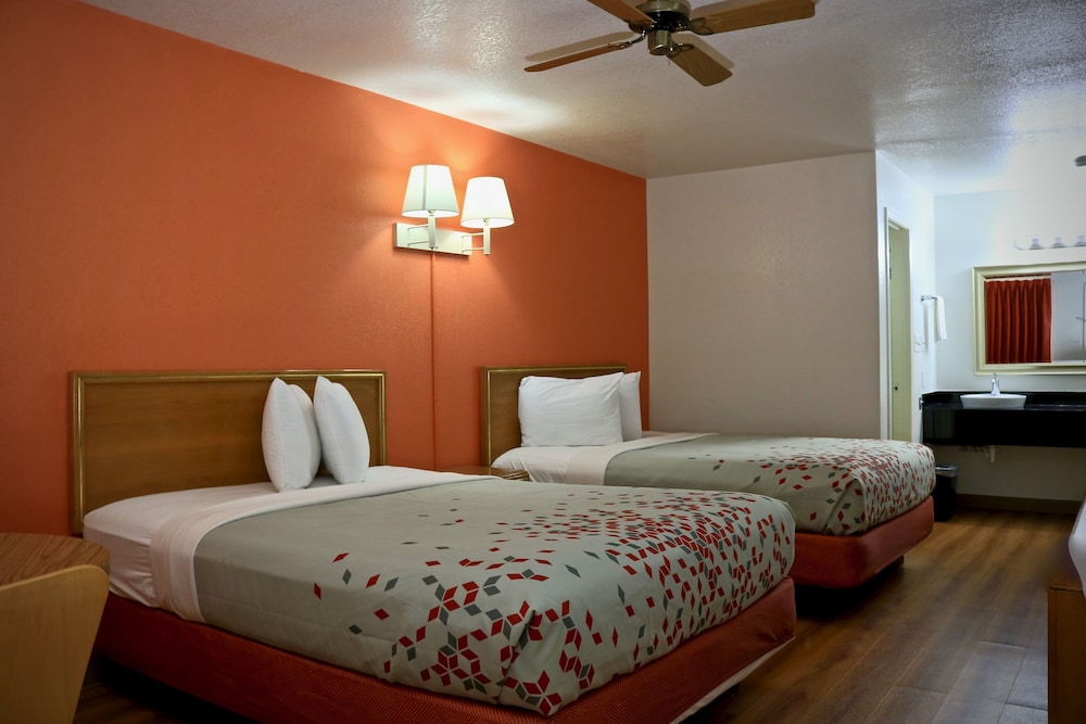 Deluxe Double Room, 2 Queen Beds photo 1