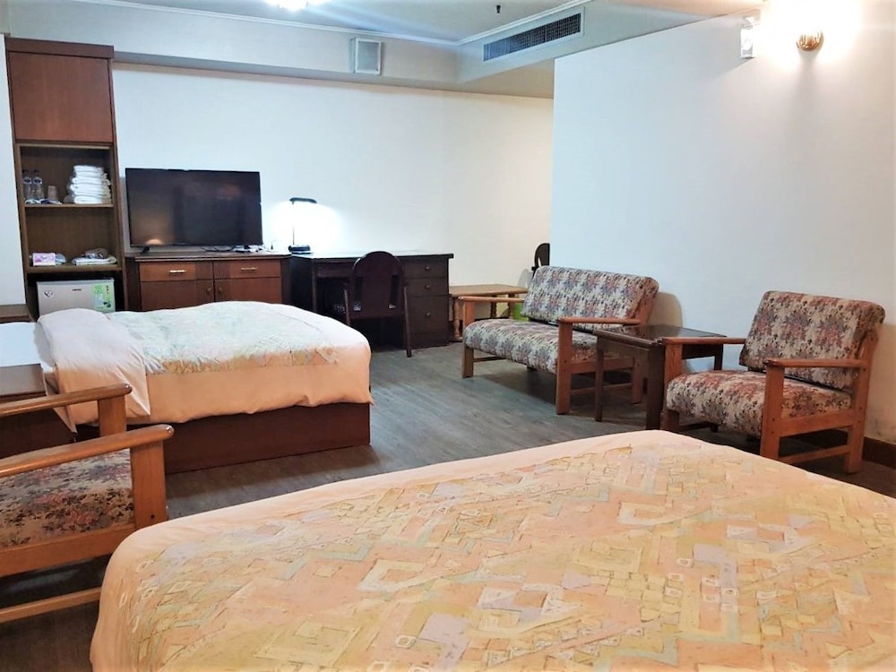 Family Quadruple Room, 2 Double Beds, City View photo 3