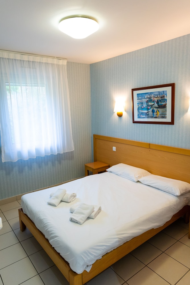 Room, 3 Bedrooms, Connecting Rooms