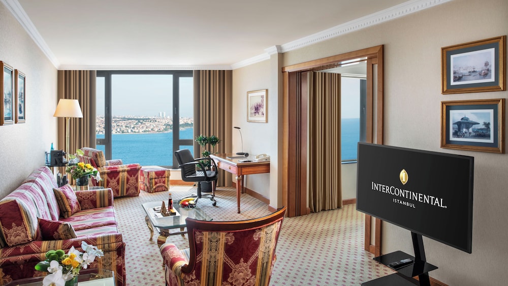 Junior Suite, 1 King Bed, City View