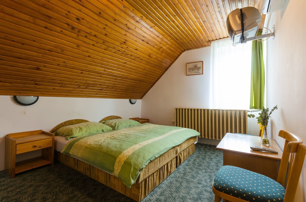 Economy Double or Twin Room photo 3