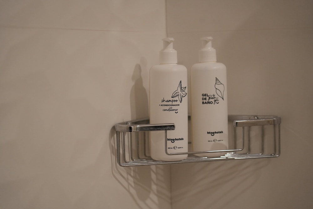Twin Room (2 adults) - Photo 6