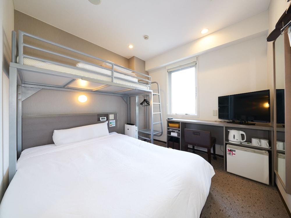 Room With 1 Double Bed And 1 Bunk Bed Without Cleaning Service photo 1