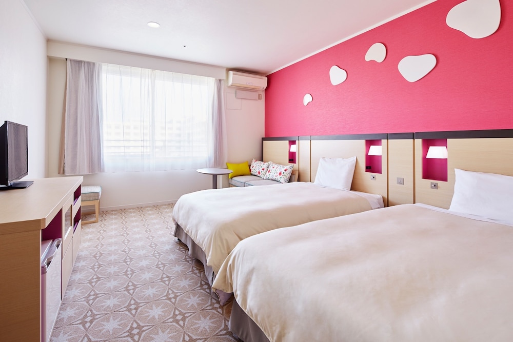 Deluxe Twin For 2 People *Courtyard Side*