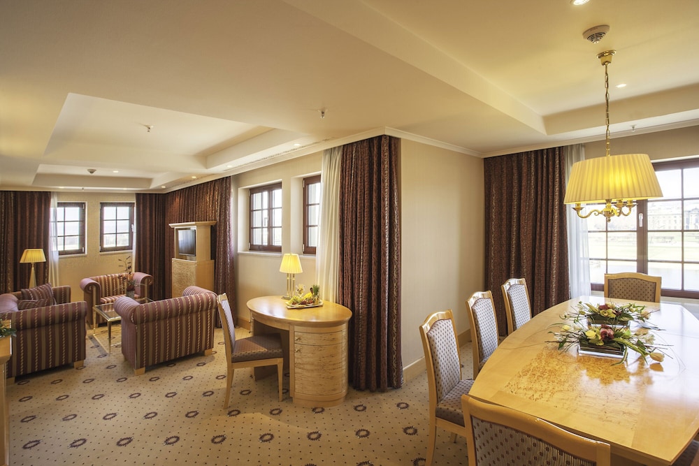 Executive Suite - Photo 3