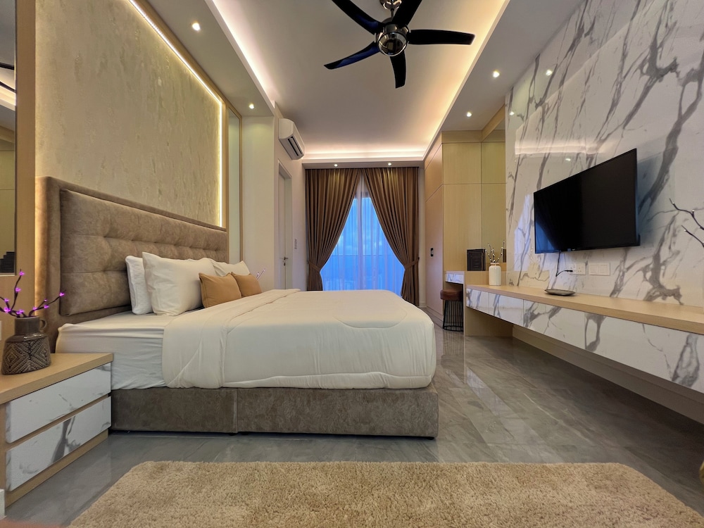 Premium Studio, 1 King Bed, Bathtub, City View