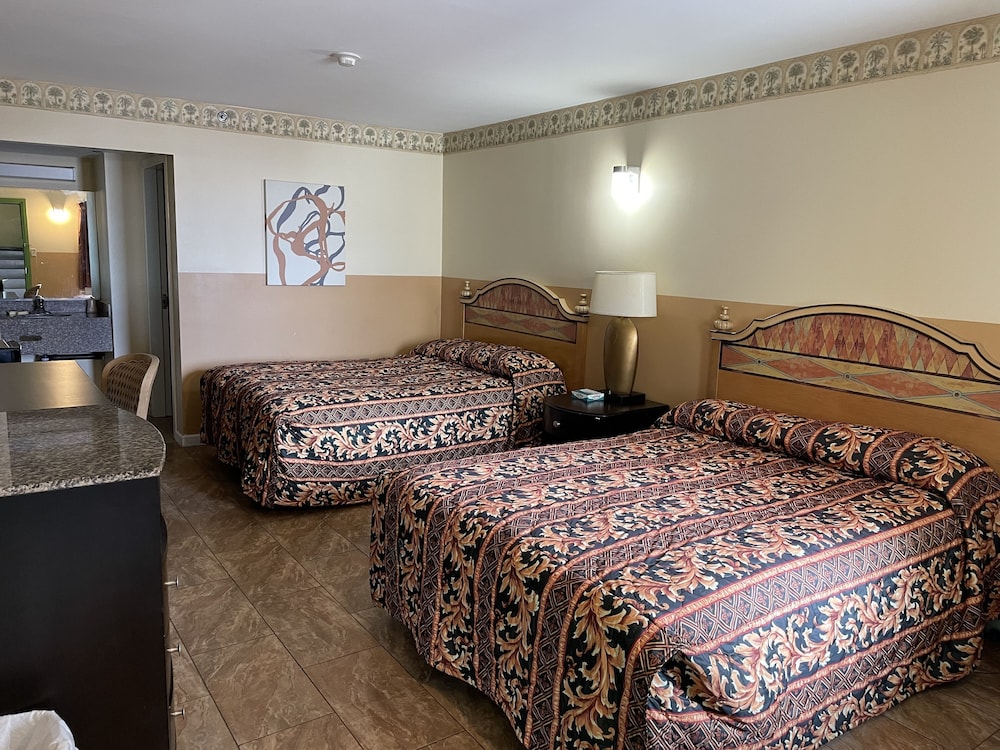 Deluxe Room, 2 Queen Beds - Photo 3