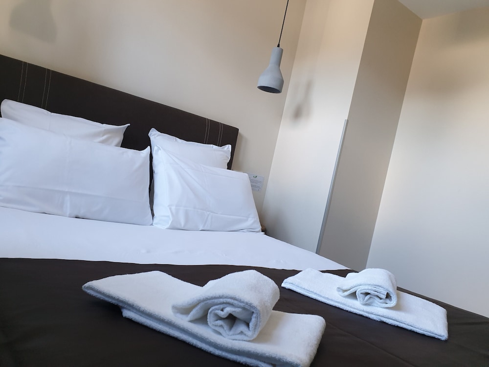 2 bedroom suite for 3