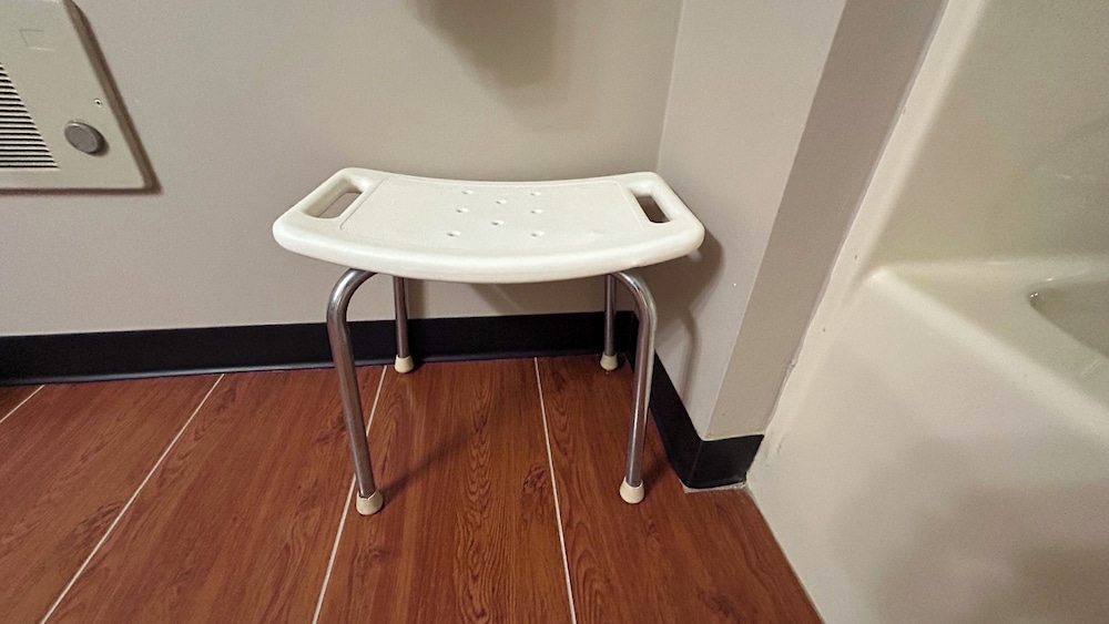 Room, 1 Queen Bed, Accessible, Non Smoking (Mobility Accessible) - Photo 8