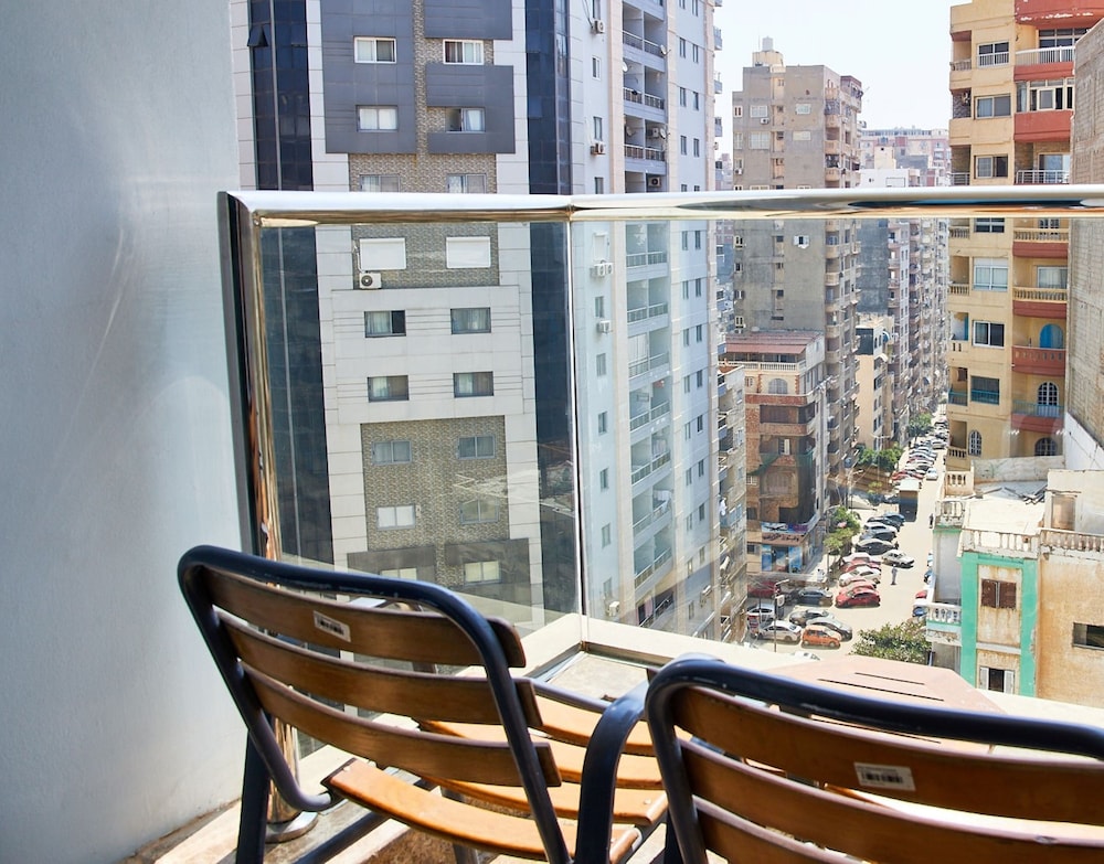 Suite, 1 King Bed, City View